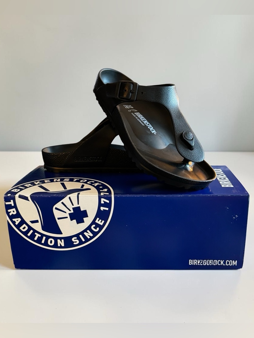 Birkenstock Gizeh EVA Black Sandals Women’s 6 EU 37